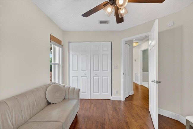 Building Photo - 3544 Lakewood Pl