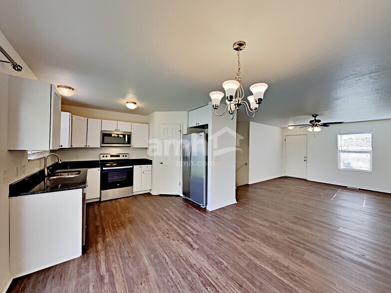 Building Photo - 4384 Maple Dr