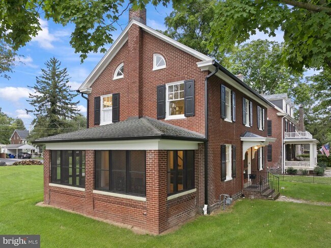 Building Photo - 155 W Lincoln Ave