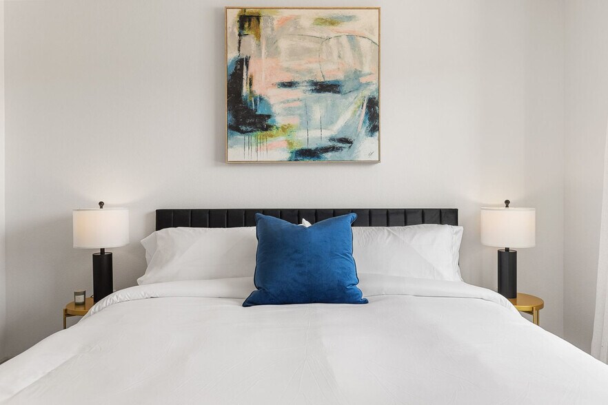 Building Photo - 1301 Leah Ave