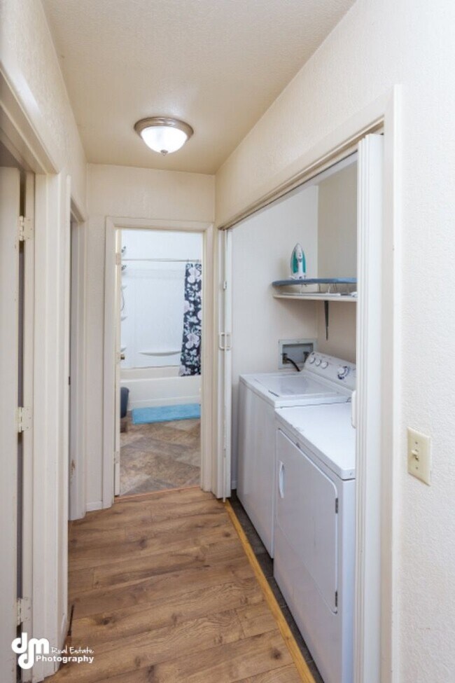 Building Photo - 76th Ave Duplex
