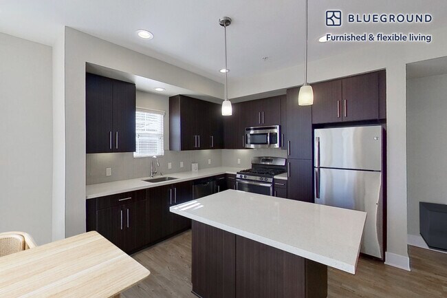 Building Photo - 1000 Lupine-SI FL3-ID11764A