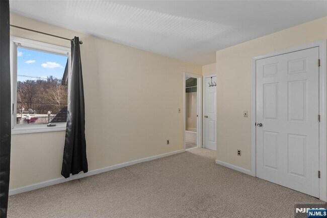 Building Photo - 146 Main St