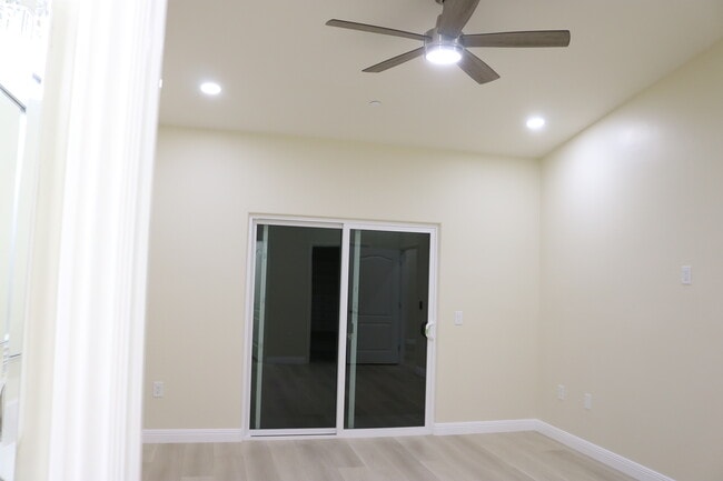 Building Photo - 15924 Plum Ct