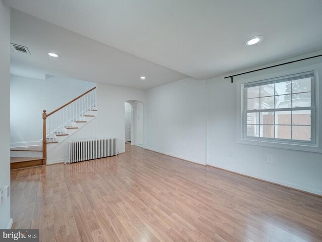 Building Photo - 6625 Harrison Ln