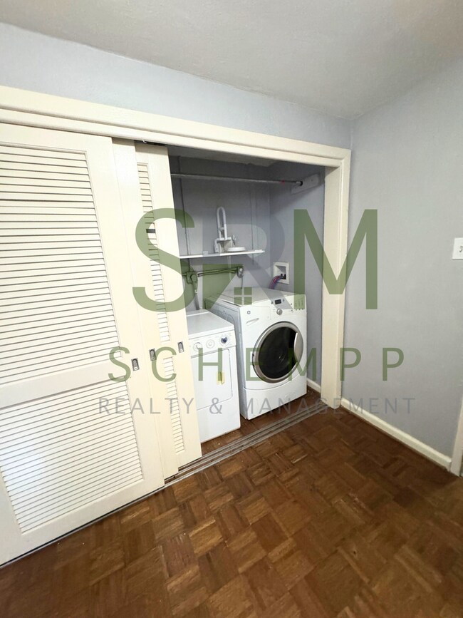 Building Photo - Updated 2BR/2BA on Bardstown Road with all utilities included now available!