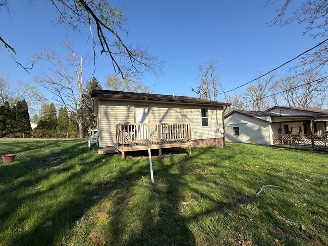 Building Photo - 2 BDRM, 10 MONTH LEASE AVAIL AUGUST-MAY (2...