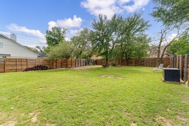 Building Photo - 1409 Lantern Light Dr