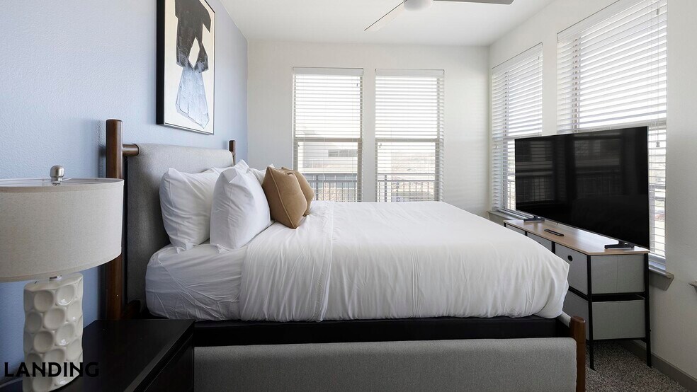 Building Photo - 101 S Center St