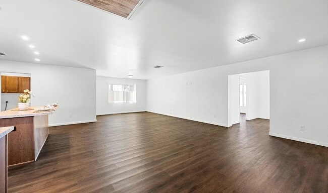 Building Photo - 1720 E Hermosa Dr