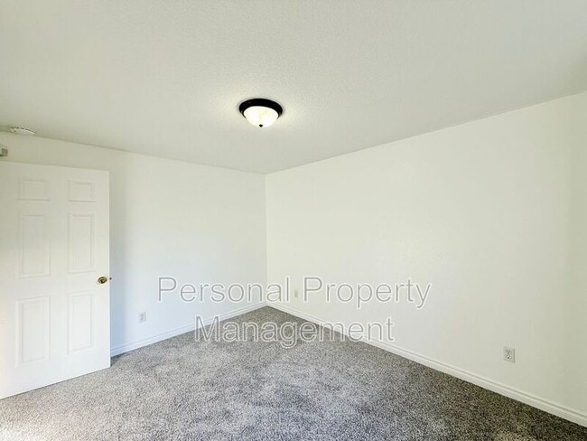 Building Photo - 13001 NE 89th St