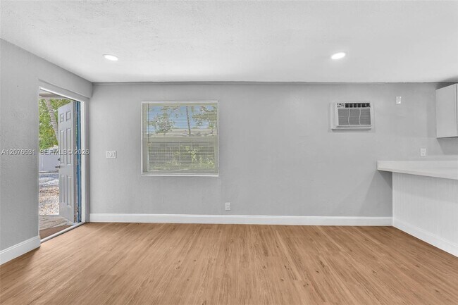 Building Photo - 163 NW 40th St