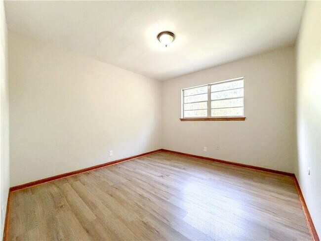 Building Photo - 1254 Lake Cir Dr W