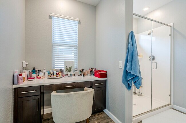 Building Photo - 9935 E Thornbush Ave