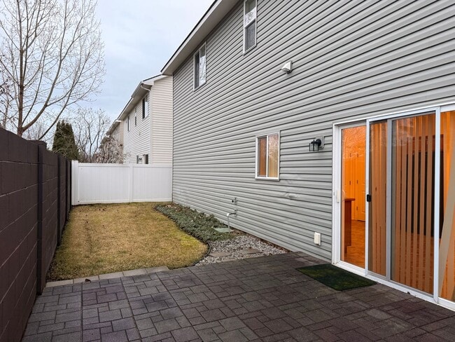 Building Photo - Home in the Landings