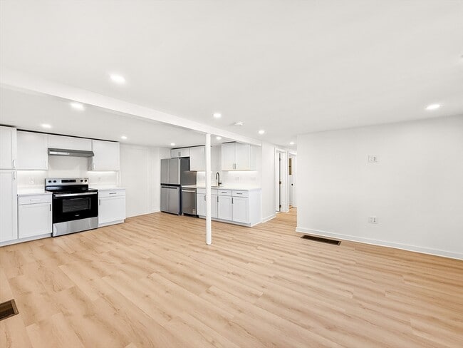 Building Photo - 204 Endicott Ave