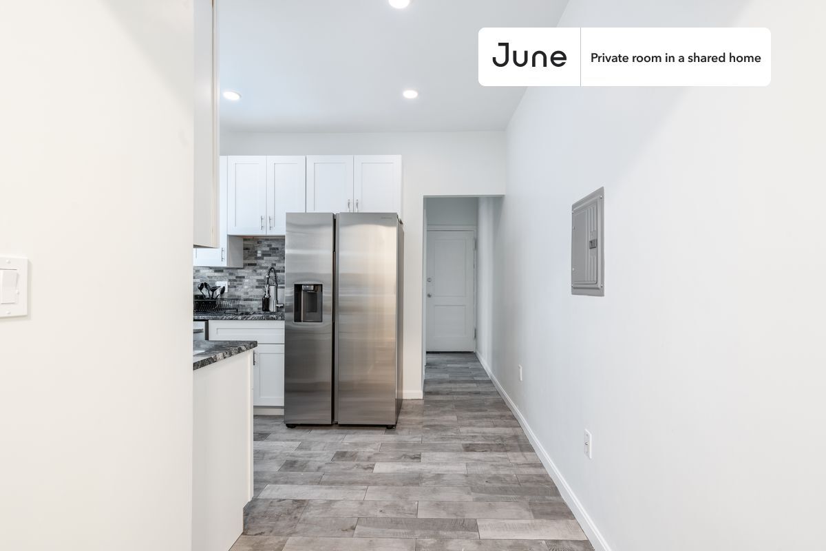 Building Photo - Private bedroom in 2 bed/1 bath Home