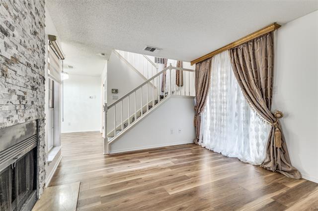 Building Photo - 1410 Meadowood Village Dr