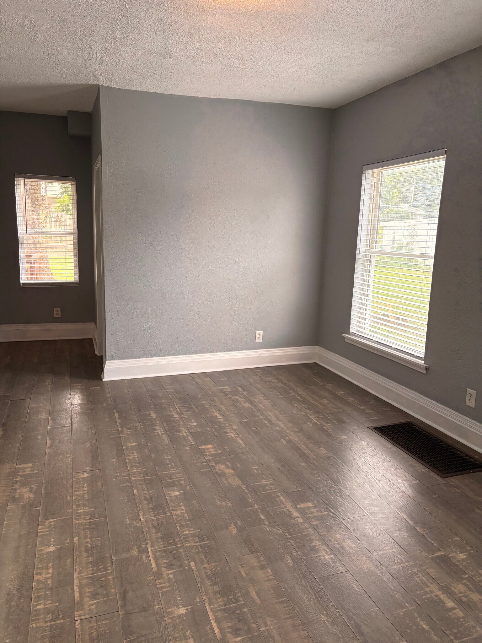 Building Photo - 3723 Sylvan Pl
