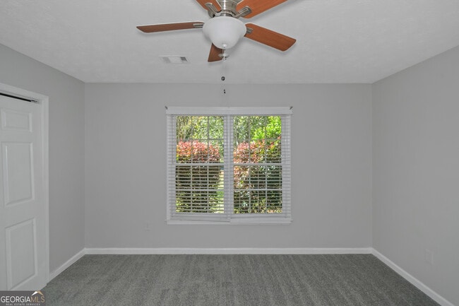 Building Photo - 213 Robin Ln