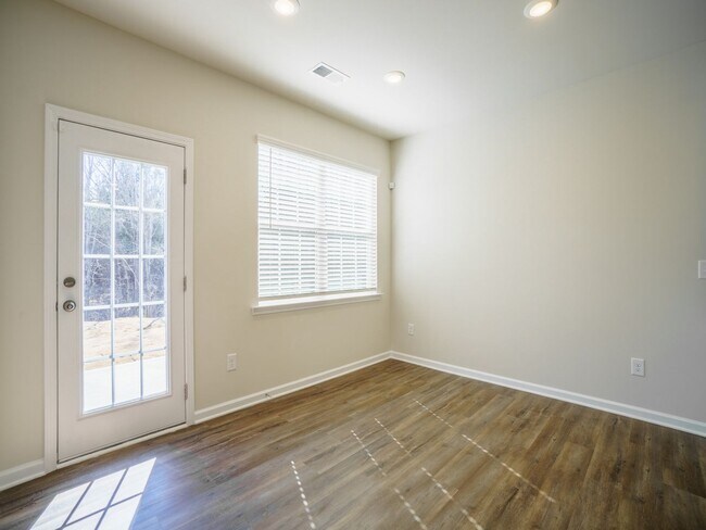 Building Photo - 1 Year Old New Home With 3 Bedroom 2.5 bat...