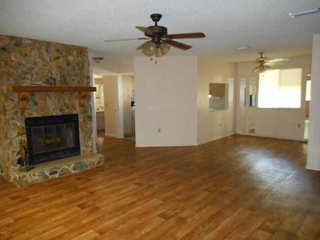 Building Photo - 10962 SW 84th Ave