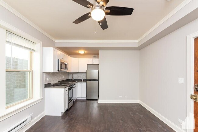 Building Photo - 0 bedroom in Chicago IL 60614