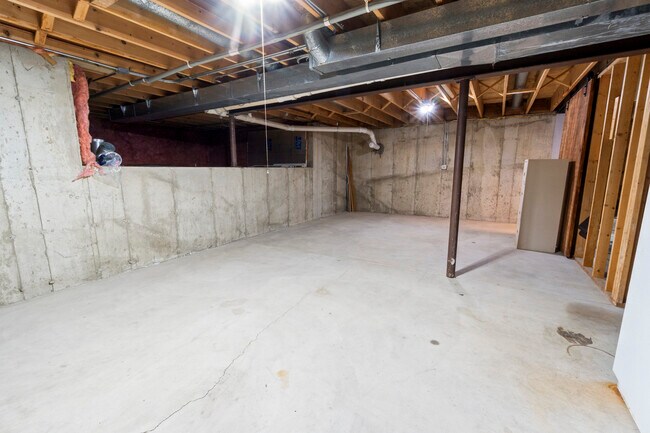 Building Photo - 2208 Crystal Cir