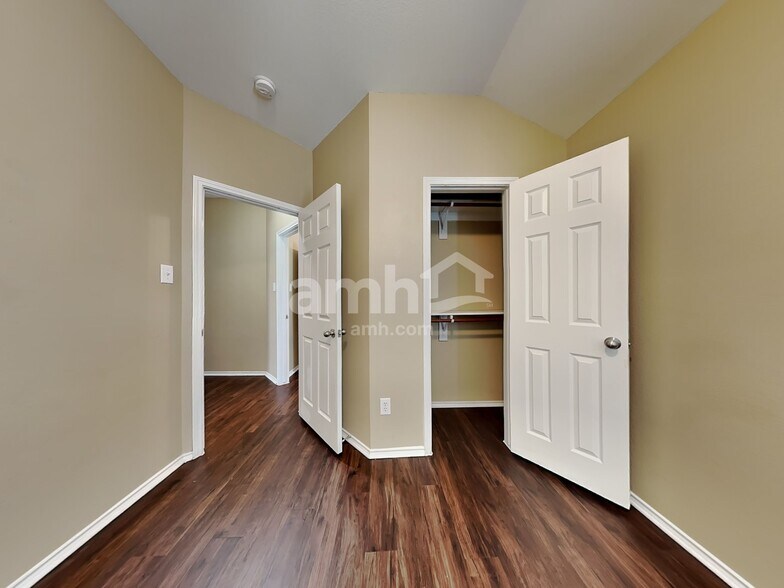 Building Photo - 265 Firwood N