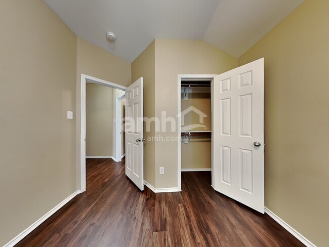 Building Photo - 265 Firwood N