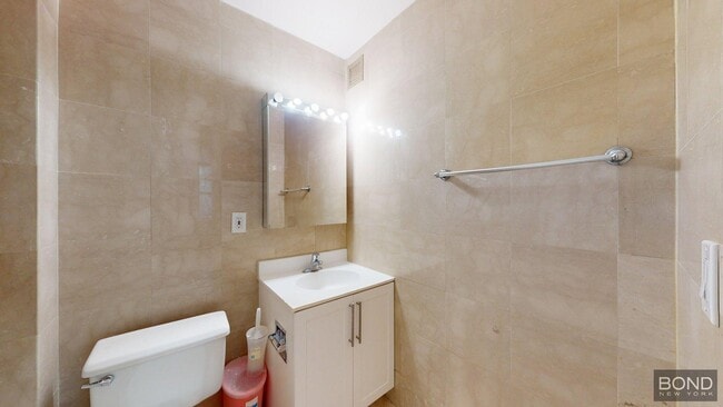 Building Photo - 247 W 87th St