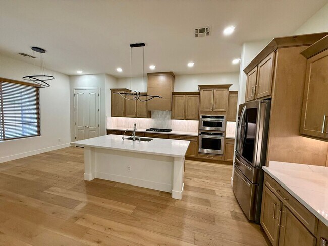 Building Photo - 1708 W Oberlin Way