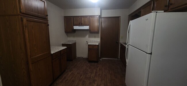 Building Photo - Miller Duplexes 15th