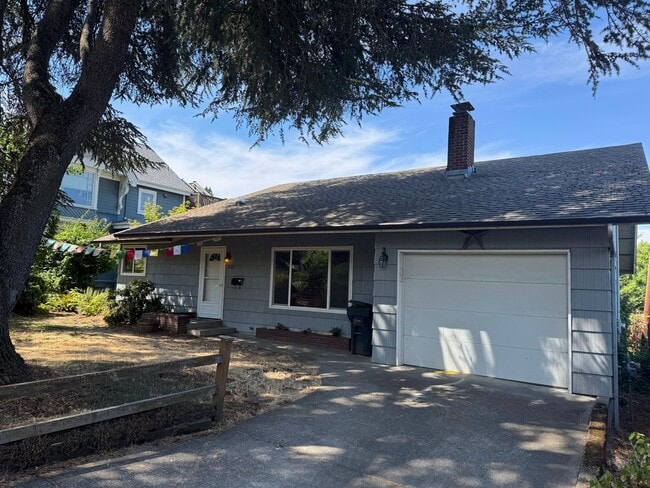 Primary Photo - 3 Bedroom Home in College Hill Neighborhood