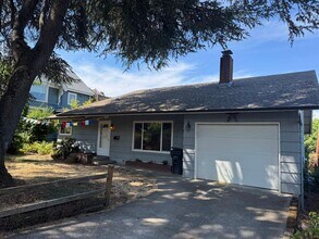 Building Photo - 3 Bedroom Home in College Hill Neighborhood