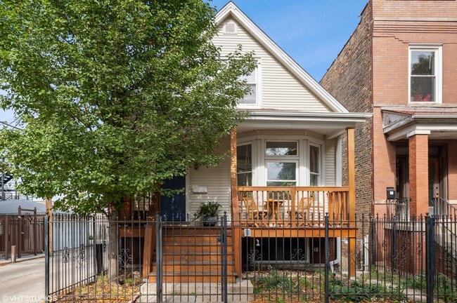 Primary Photo - 2744 W Nelson St