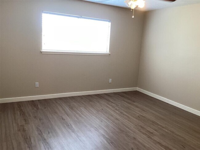 Building Photo - 2031 Millhouse Rd