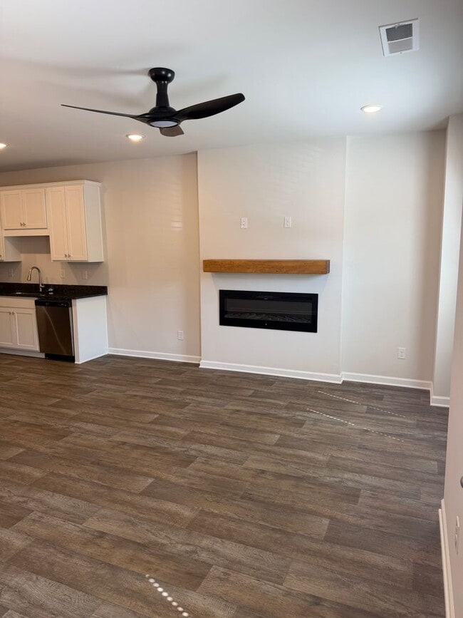 Building Photo - 3284 Hamlet Loop