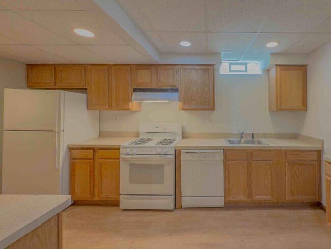 Building Photo - Exceptional Lease Offering in Novi Schools!