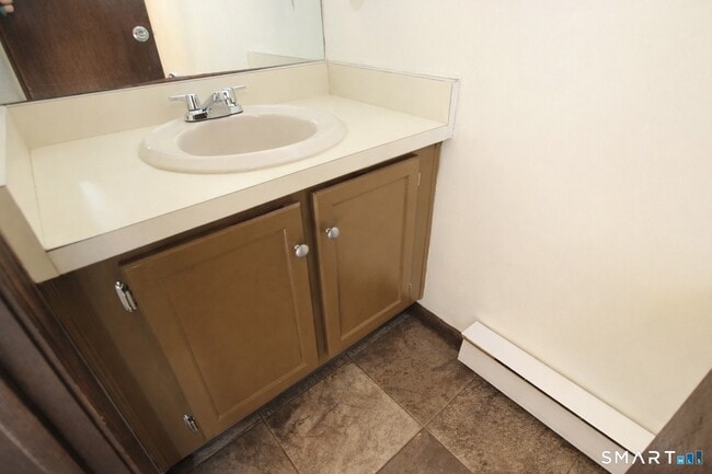 Building Photo - 34 James St