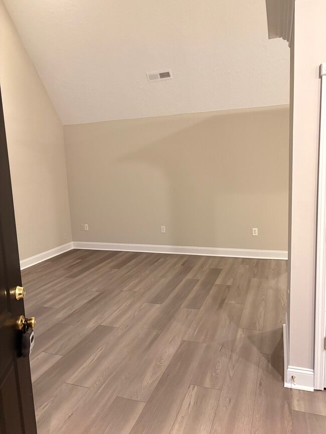 Building Photo - 10717 N Park Ave