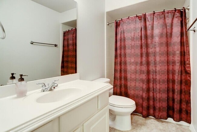 Building Photo - 1506 Shady Villa Fern