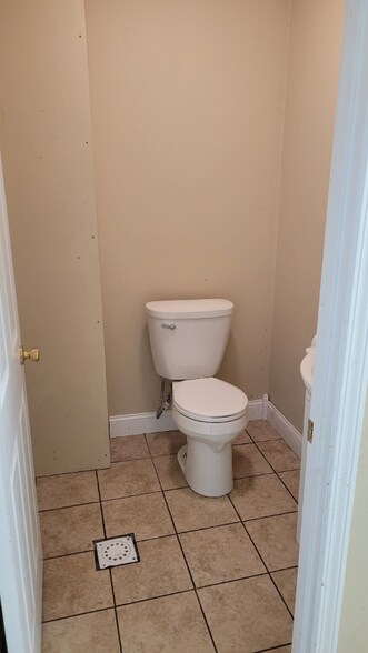 Building Photo - 172 S Maple St