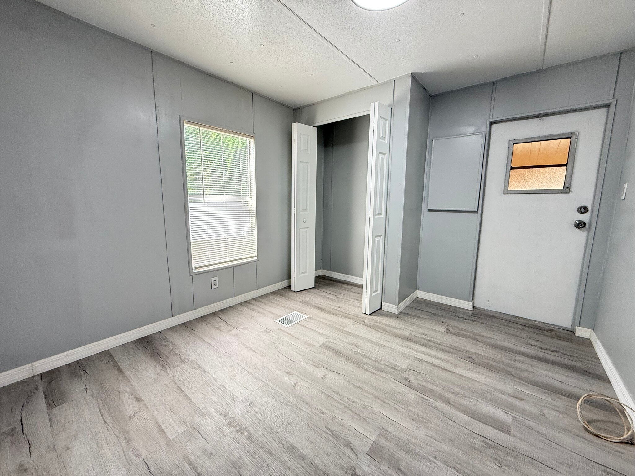 Building Photo - 256 Queen Mary Loop