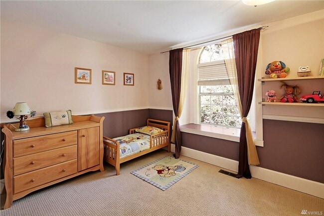 Building Photo - Bellevue 4 bd 2.5 bath house close to Micr...