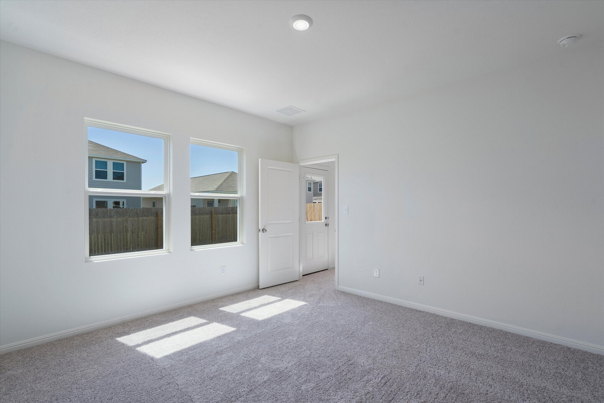 Building Photo - 118 Bluegill Dr