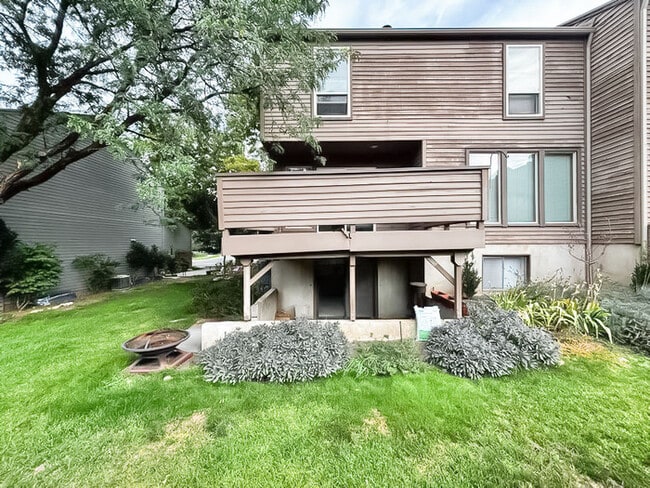 Primary Photo - Location - Location - Location! Right betw...