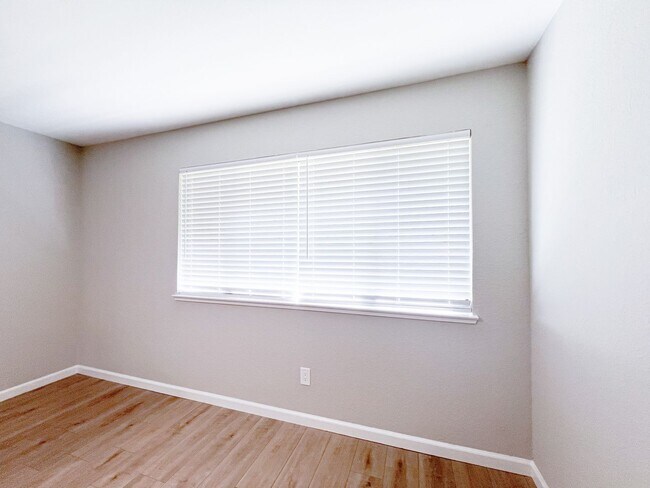 Building Photo - 7489 Maple Tree Wy