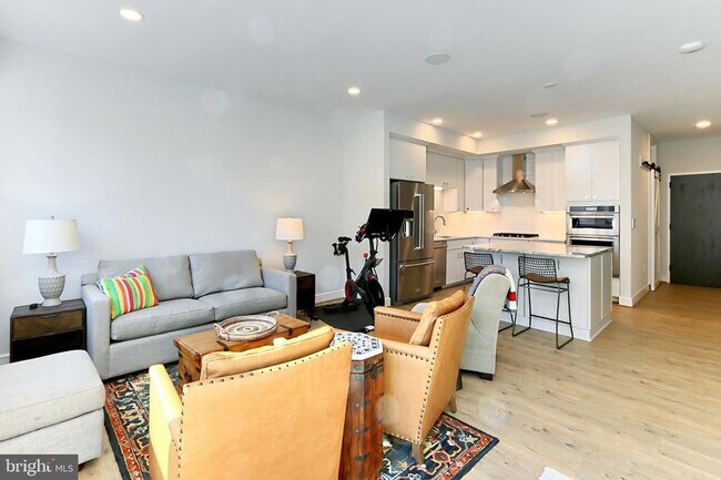 Building Photo - 635 Slaters Ln