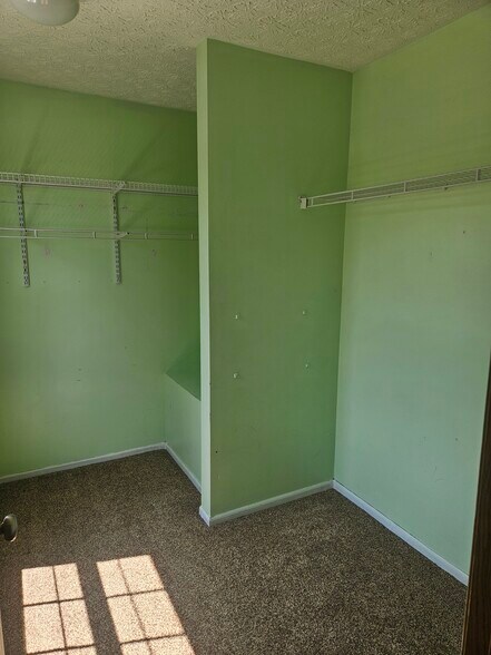 Master walkin closet - 1606 Metcalfe Ave